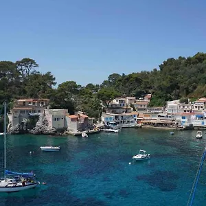 https://villa-rez-de-situ-a-3-minute-des-plages.fr-provencehotel.com